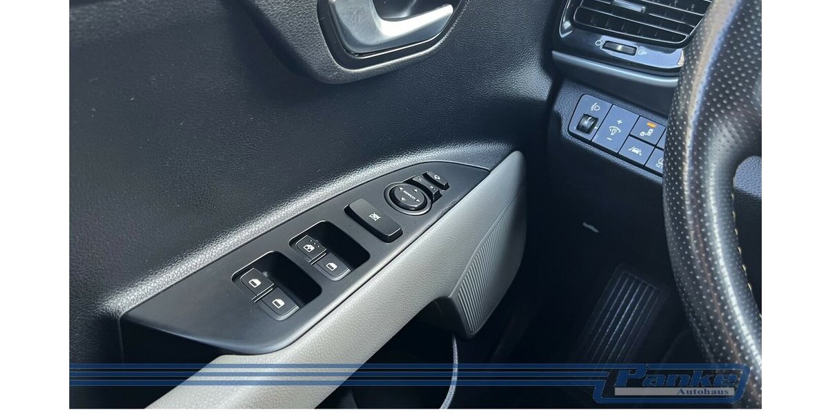 Kia Stonic Spirit 1.0*NAV*SHZ*RFK*BT*TotW*LED* 75.000 km 12.990 &euro; Berlin 13187