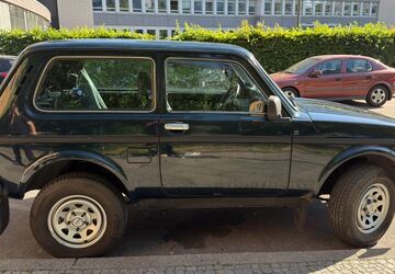 Lada Niva 4.830 km 8.800 &euro; Berlin 10777