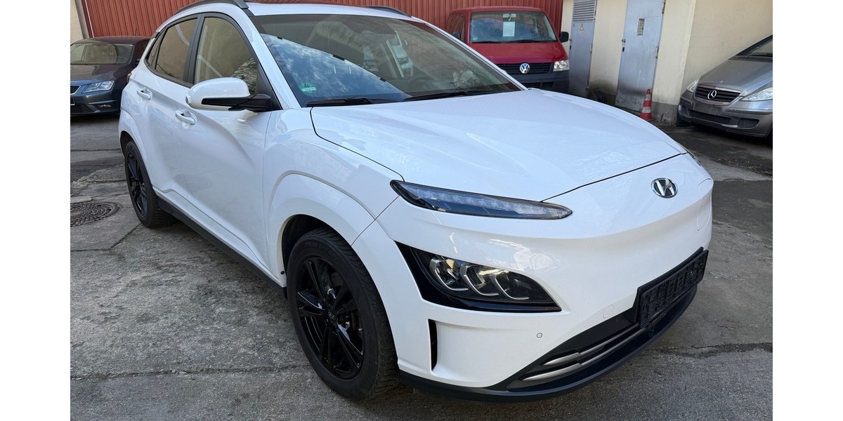 Hyundai Kona große Batt./NaviCAM/LED/64kwh/Schiebedach 142.000 km 16.700 &euro; Berlin 10247