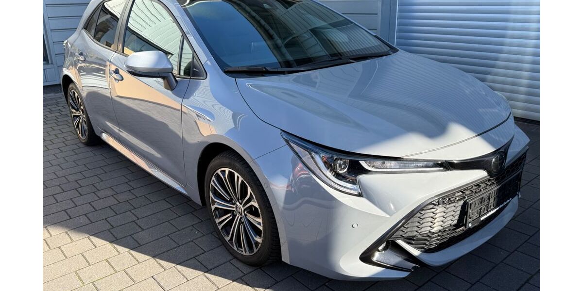 Toyota Corolla 25.370 km 17.890 &euro; Berlin 13051