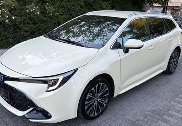 Toyota Corolla 4.900 km 31.999 &euro; Berlin 13581