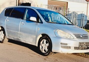 Toyota Avensis Verso 179.887 km 2.200 &euro; Berlin 13629