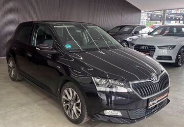 Skoda Fabia 52.432 km 15.950 &euro; Berlin 12357