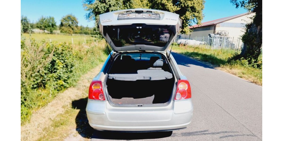 Toyota Avensis 176.887 km 2.950 &euro; Berlin 13629