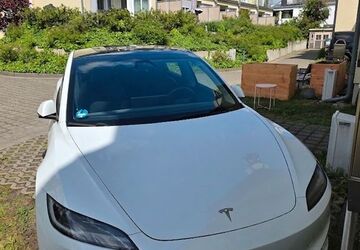 Tesla Model 3 16.944 km 36.990 &euro; Berlin 12557