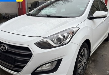 Hyundai i30 Passion Plus Autom Navi PDC Sitz&Lenkradhz. 108.062 km 10.400 &euro; Berlin 10247