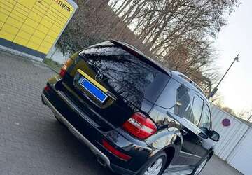 Mercedes-Benz ML 300 226.000 km 10.990 &euro; Berlin 12043