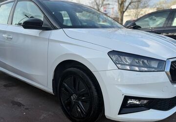 Skoda Fabia 112.000 km 14.990 &euro; berlin 12681