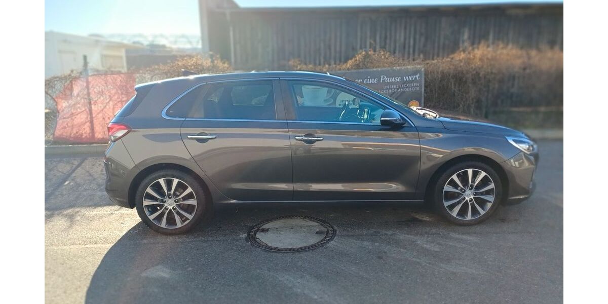 Hyundai i30 178.000 km 10.300 &euro; Berlin 12099