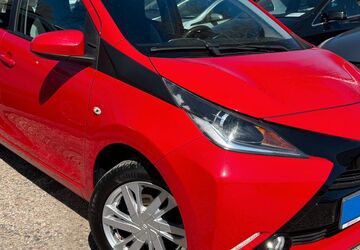 Toyota Aygo (X) 40.899 km 10.990 &euro; Berlin 13089