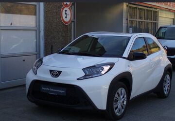 Toyota Aygo (X) 2.371 km 15.995 &euro; Berlin 13403