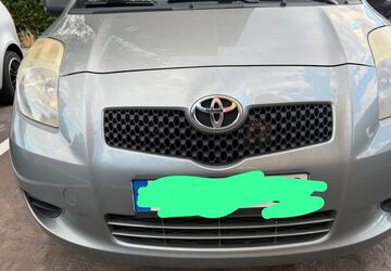 Toyota Yaris 213.300 km 1.499 &euro; Berlin 12279