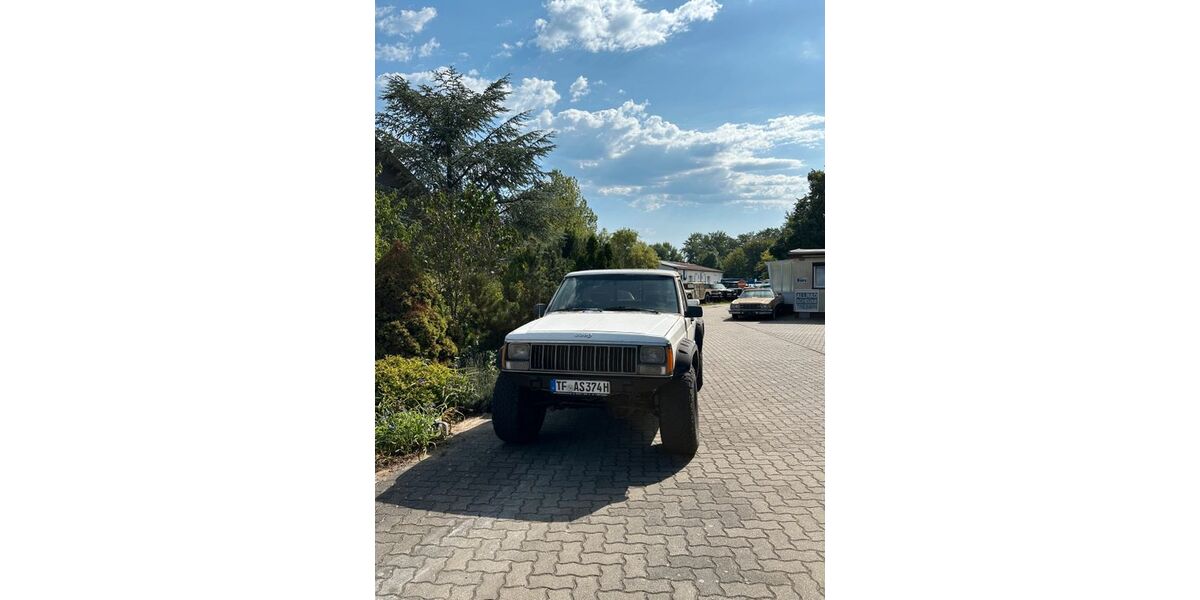 Jeep Comanche 400.000 km 17.850 &euro; Trebbin 14959