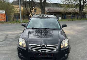 Toyota Avensis 233.343 km 2.350 &euro; teltow 14513