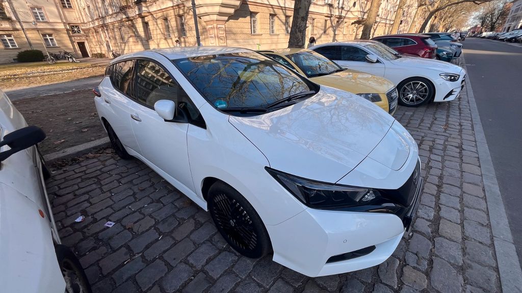 Nissan Leaf 11.500 km 15.500 &euro; Berlin 13595