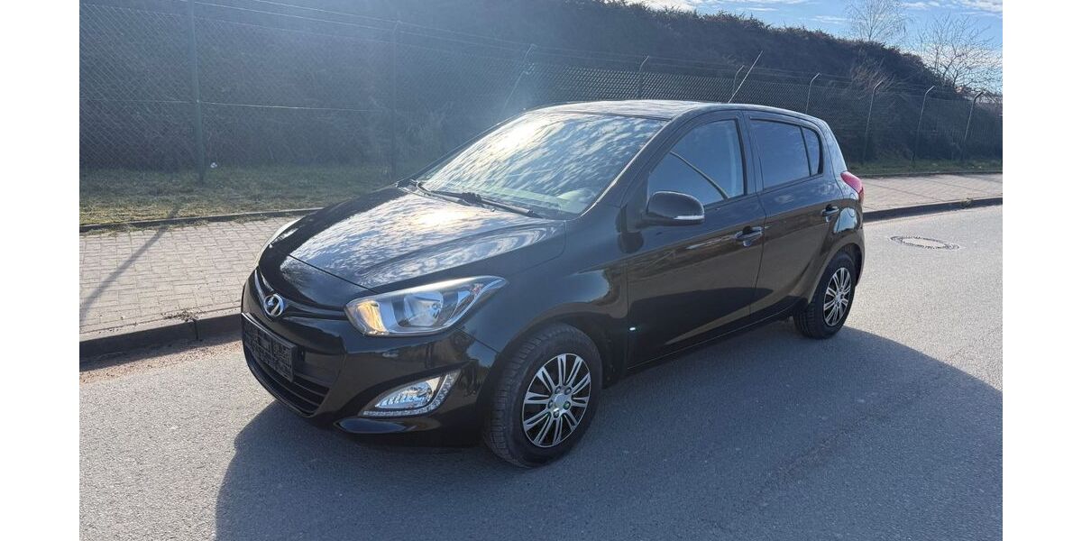 Hyundai i20 105.000 km 6.998 &euro; Groß Kreutz (Havel) 14550