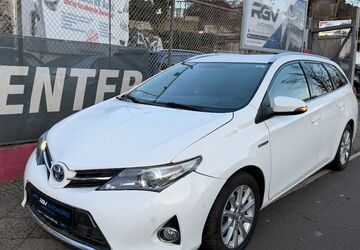 Toyota Auris 101.436 km 9.980 &euro; Berlin-Charlottenburg 14052