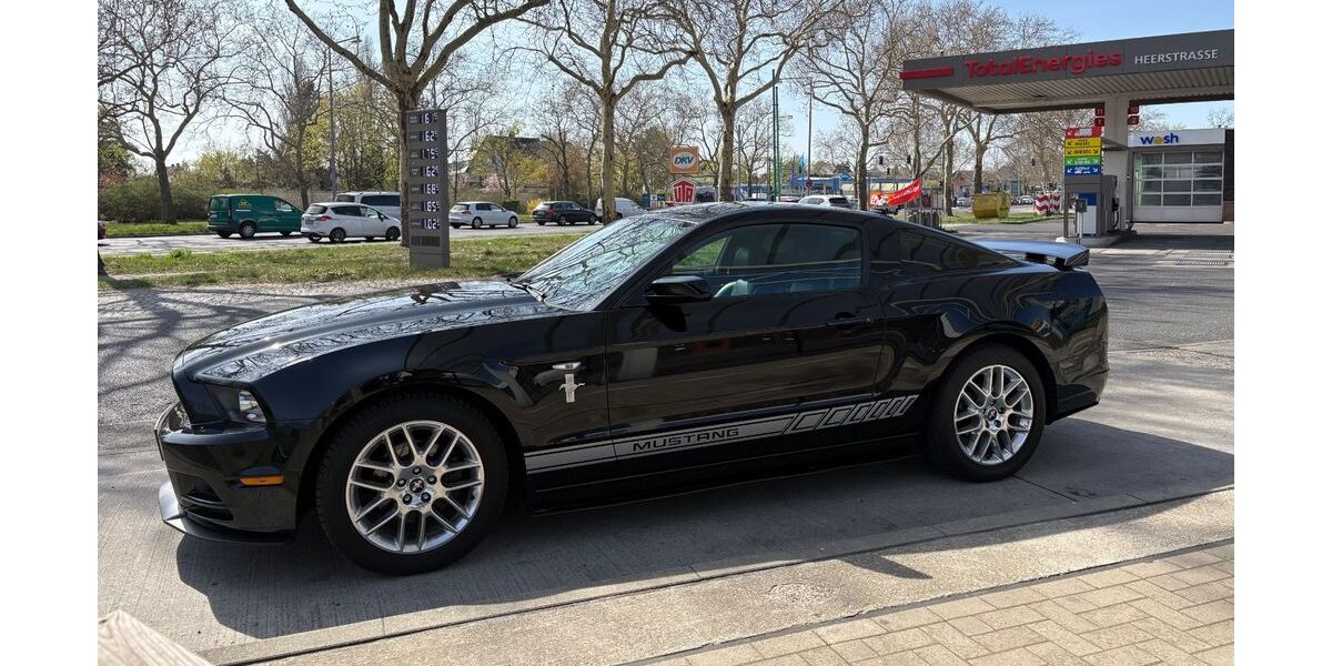 Ford Mustang 141.600 km 12.800 &euro; Berlin 10178