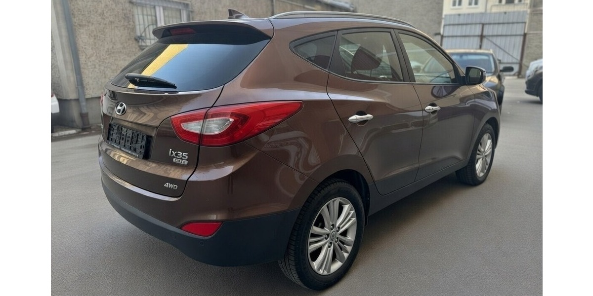 Hyundai ix35 FIFA World Cup Edition AHK AWD Autom. 4x4 135.769 km 9.999 &euro; Berlin 10247