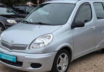 Toyota Yaris 110.976 km 5.999 &euro; Berlin 13589
