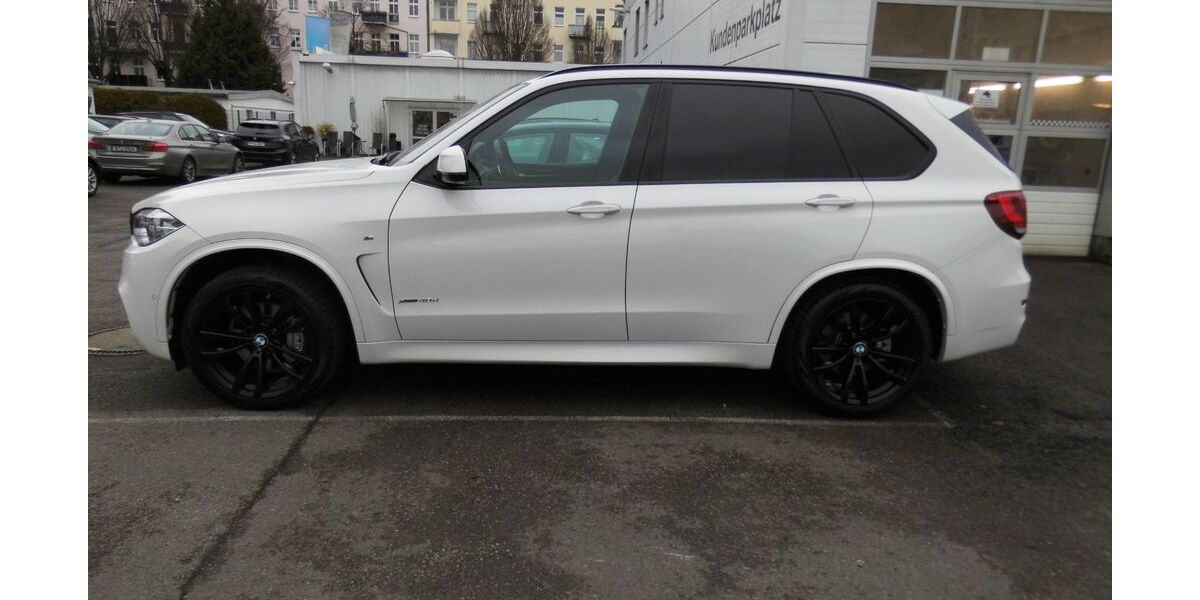 BMW X5 123.250 km 38.490 &euro; Berlin 12439