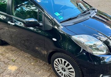 Toyota Yaris 65.300 km 5.500 &euro; Berlin 10713