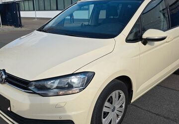 VW Touran 309.000 km 8.800 &euro; Berlin 12487