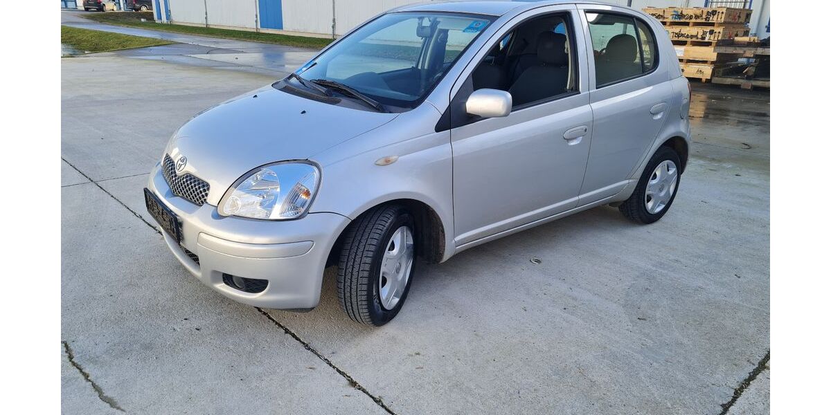 Toyota Yaris 157.500 km 2.999 &euro; Berlin 12681