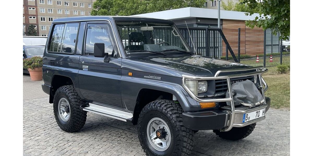 Toyota Land Cruiser 323.000 km 28.900 &euro; Berlin 12681