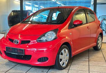 Toyota Aygo (X) 95.000 km 2.950 &euro; Berlin 10829