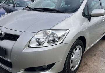 Toyota Auris 30.800 km 6.500 &euro; Seddiner See 14554