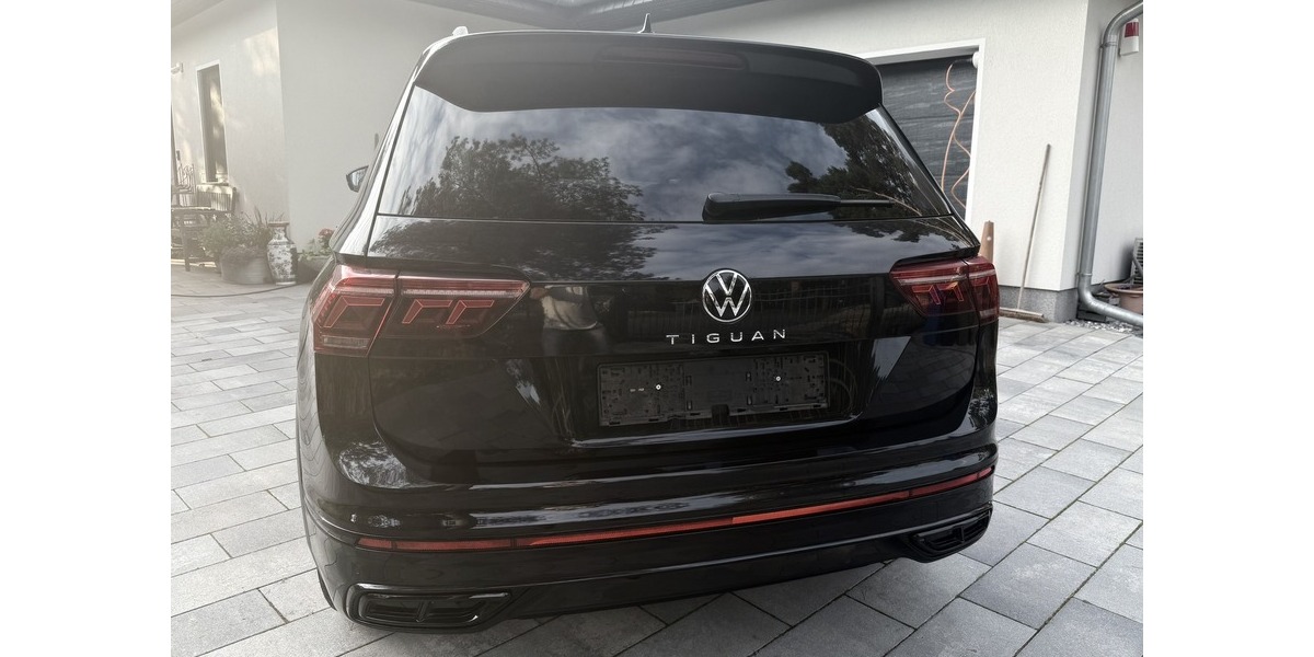 VW Tiguan R-Line Black MATRIX ACC CAM 20 Z HARMAN 57.456 km 29.999 &euro; Berlin 10247