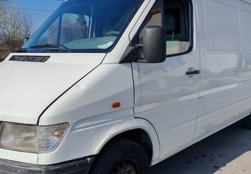 Mercedes-Benz Sprinter 221.000 km 4.100 &euro; Berlin 15749