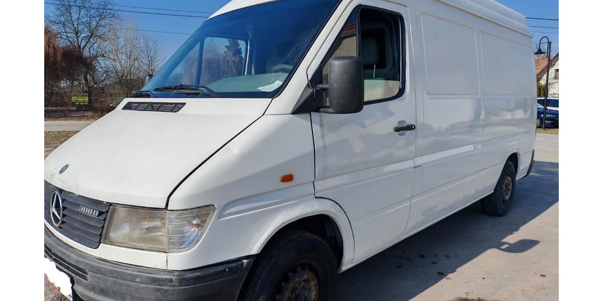 Mercedes-Benz Sprinter 221.000 km 4.100 &euro; Berlin 15749