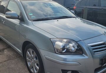 Toyota Avensis 153.860 km 4.900 &euro; Berlin 12277