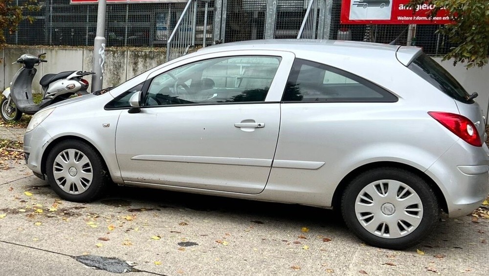 Opel Corsa D 29.113 km 4.500 &euro; Berlin 10178