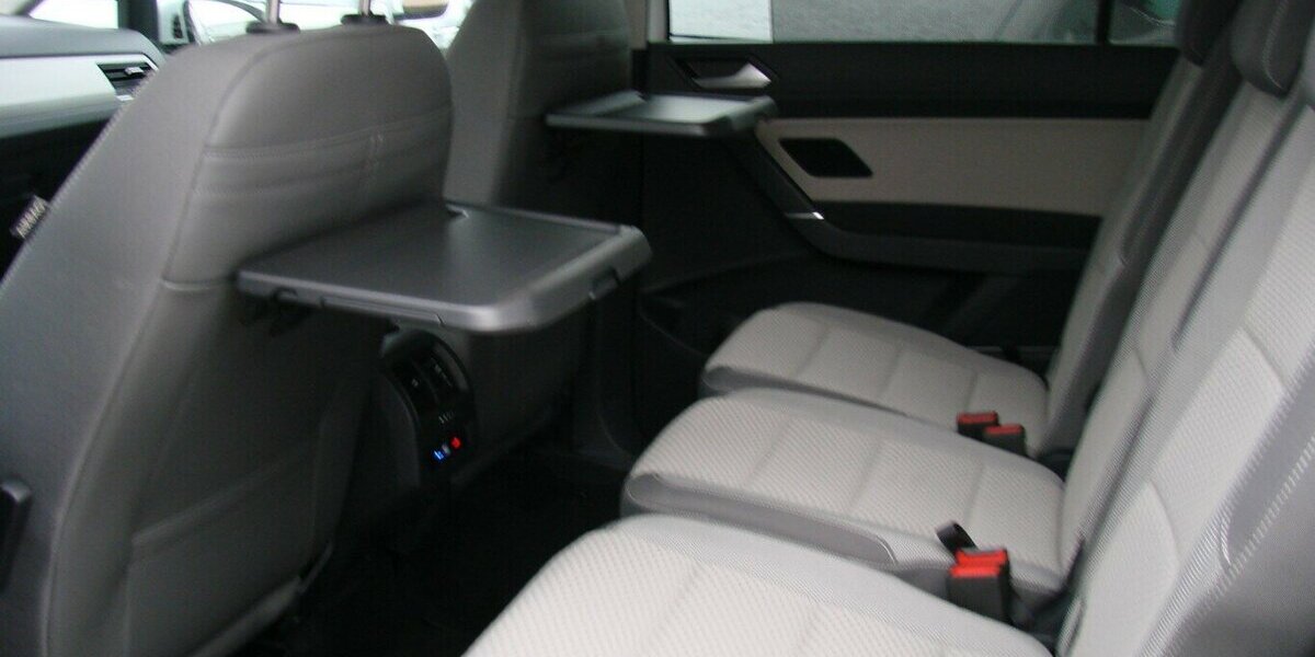 VW Touran 1,5 Comfortline ACC LED AHK 7Sitzer SHZ BMT 13.701 km 33.980 &euro; Falkensee 14612