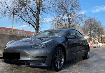 Tesla Model 3 36.900 km 27.200 &euro; Berlin 10243