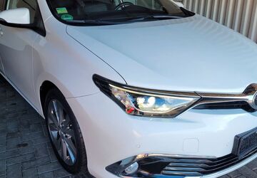 Toyota Auris 154.523 km 9.900 &euro; Berlin 12277