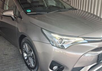Toyota Avensis 99.755 km 11.900 &euro; Berlin 12277