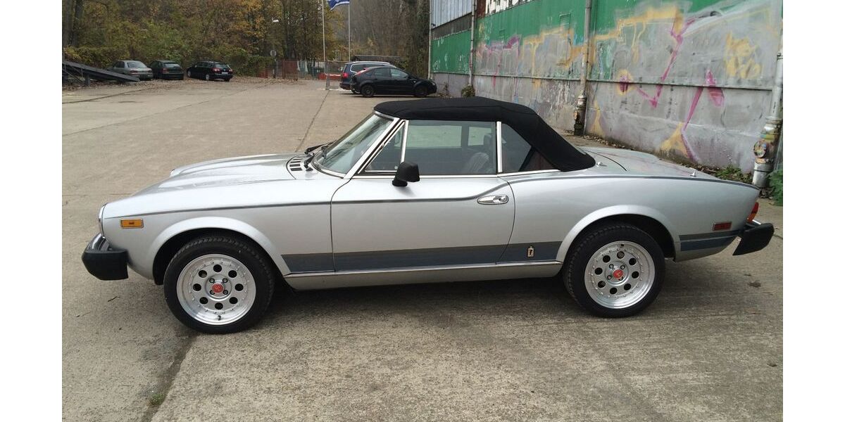 Fiat 124 Spider 150.000 km 14.999 &euro; Berlin 12524