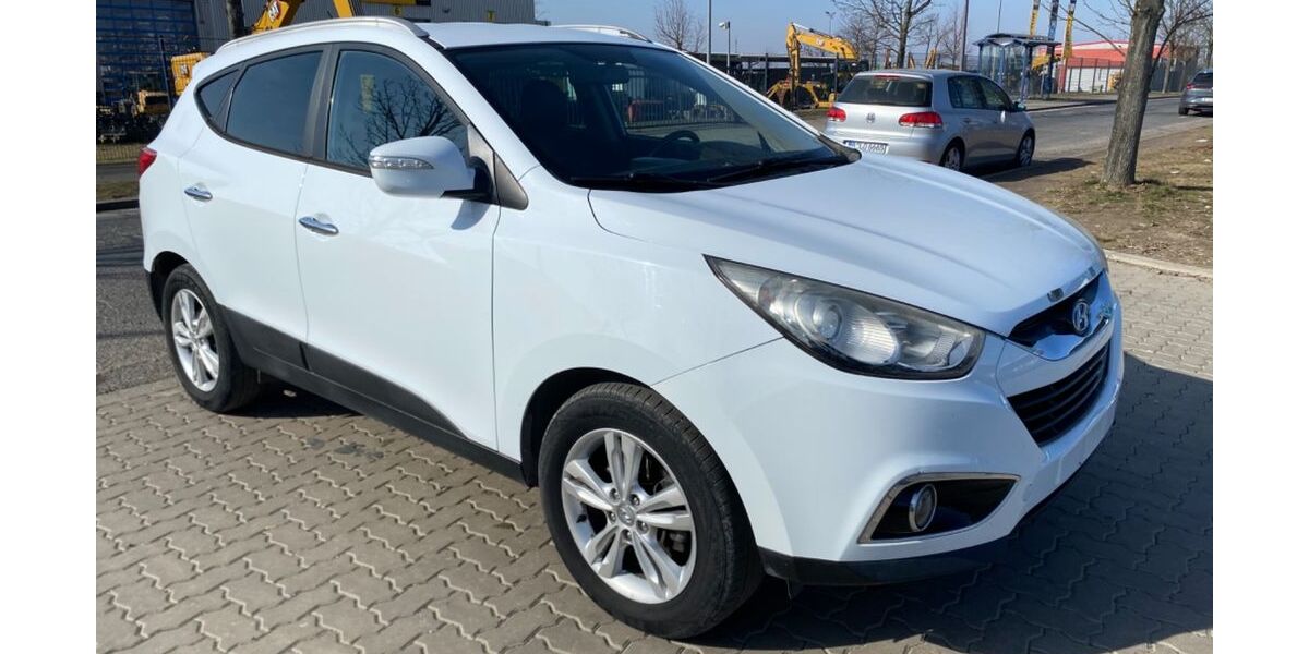 Hyundai TUCSON 214.000 km 5.250 &euro; Berlin 12109