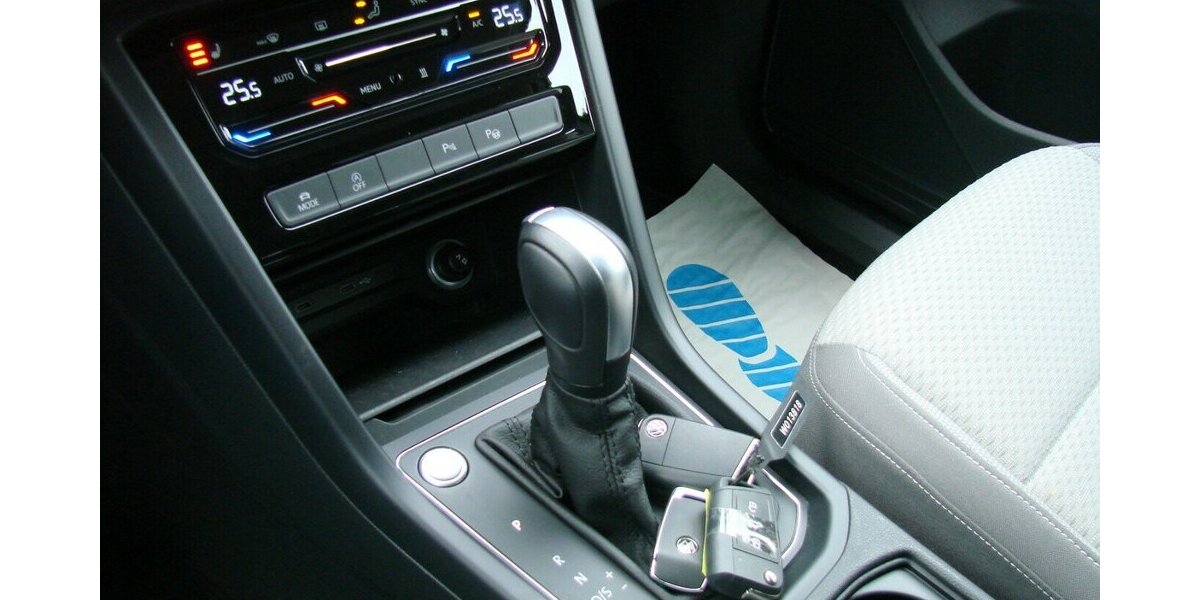 VW Touran 1,5 Comfortline ACC LED AHK 7Sitzer SHZ BMT 13.701 km 33.980 &euro; Falkensee 14612