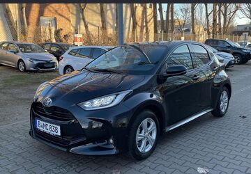 Toyota Yaris 2.500 km 27.100 &euro; Berlin 13403