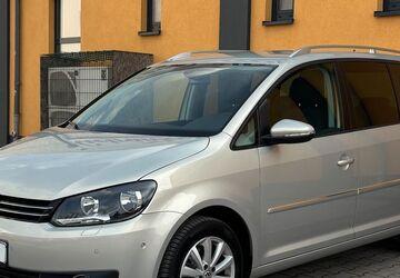 VW Touran 74.200 km 10.980 &euro; Berlin 13587