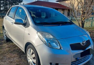 Toyota Yaris 96.000 km 4.950 &euro; Berlin 12683