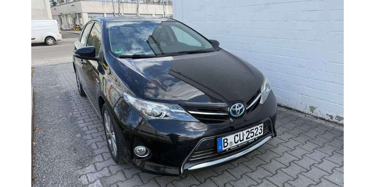Toyota Auris 102.100 km 10.990 &euro; Berlin 12277