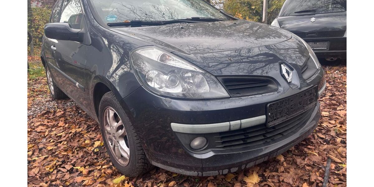 Renault Clio 102.000 km 3.990 &euro; Berlin 14167