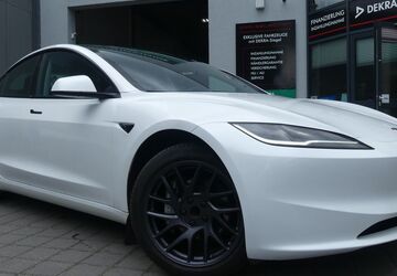 Tesla Model 3 49.899 km 33.800 &euro; Berlin 13156