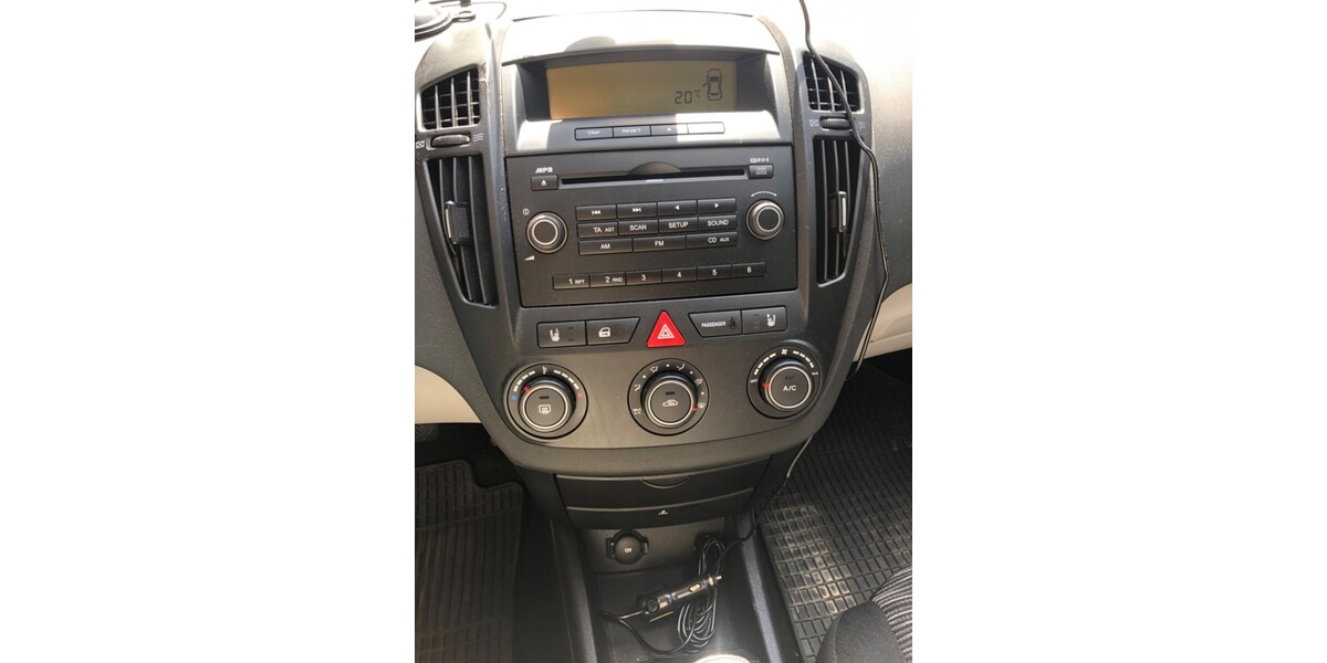 Kia Ceed 133.000 km 2.099 &euro; Berlin 10178